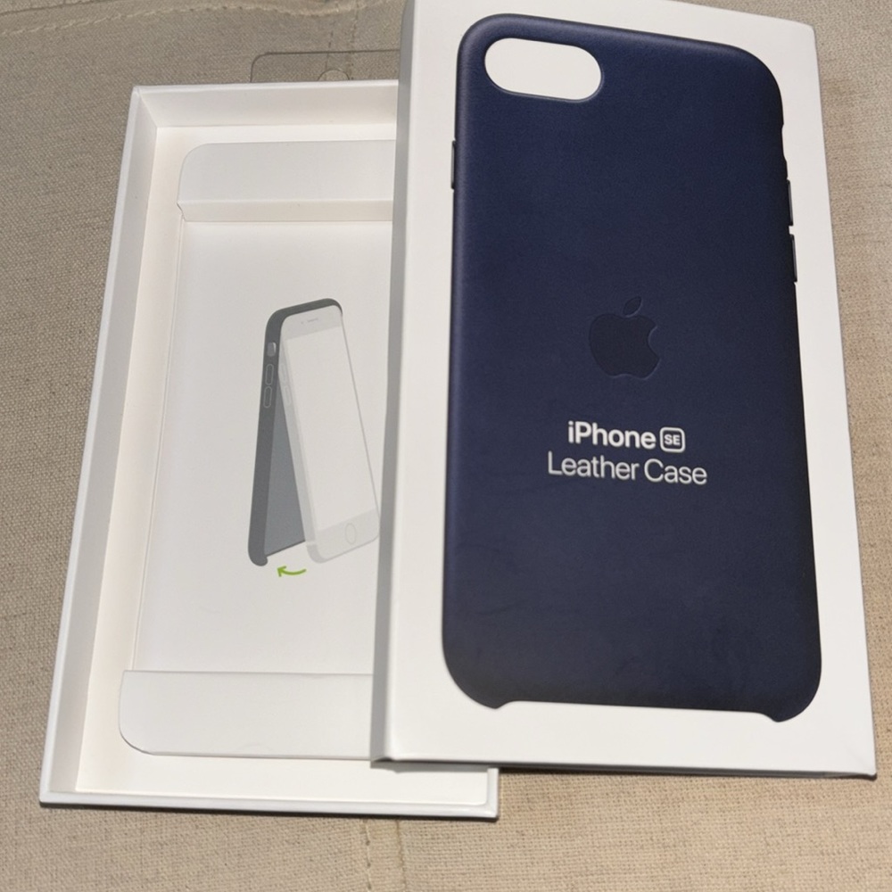 iPhone 12 mini Silicone Case with MagSafe - Deep Navy - Picture 9 of 12